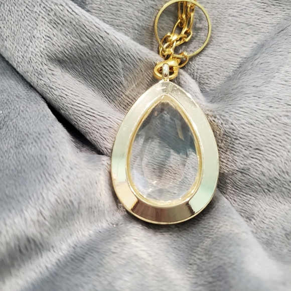Floating Teardrop Locket w/Chain Plus 3 Random Charms - Picture 2 of 5